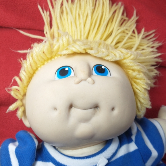 Cabbage Patch Kids Doll Blonde Yarn Hair, Blue Eyes, Young Traditions Dress - Picture 2 of 11